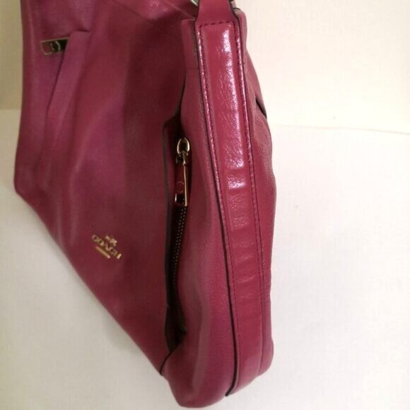 Coach Scout Hobo in Pebble Leather - Picture 4 of 15